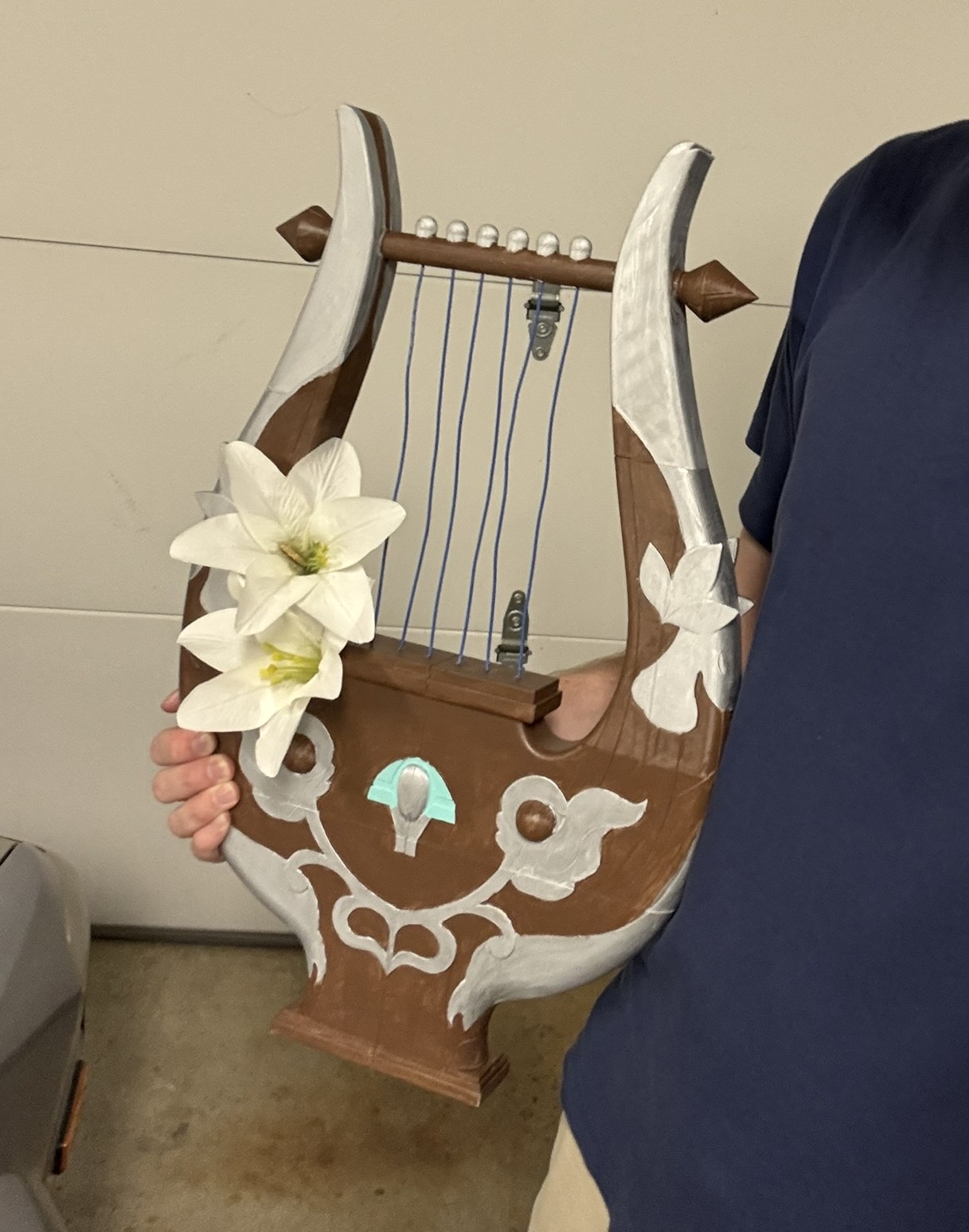 Making the holy lyre